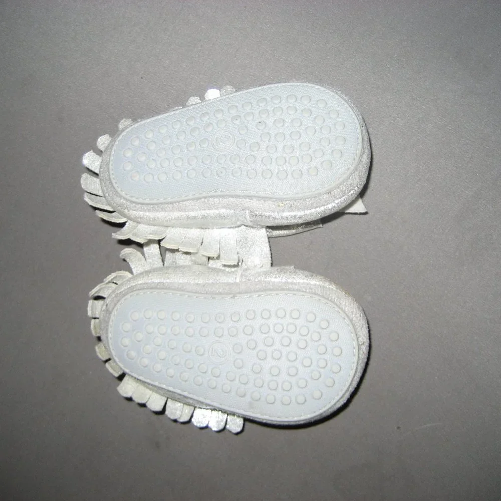 SG Footwear Size 2 Silver Moccasins Elastic Fringe Infant Baby NEW